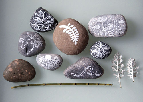 Drawing on rocks(via Flickr)