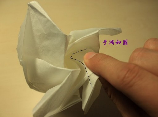 独特的折纸玫瑰设计使得折纸玫瑰花的折法图解操作成为一种享受