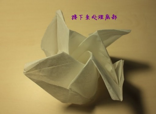 良好的纸玫瑰花瓣折叠操作可以让折纸玫瑰更加的真实和漂亮
