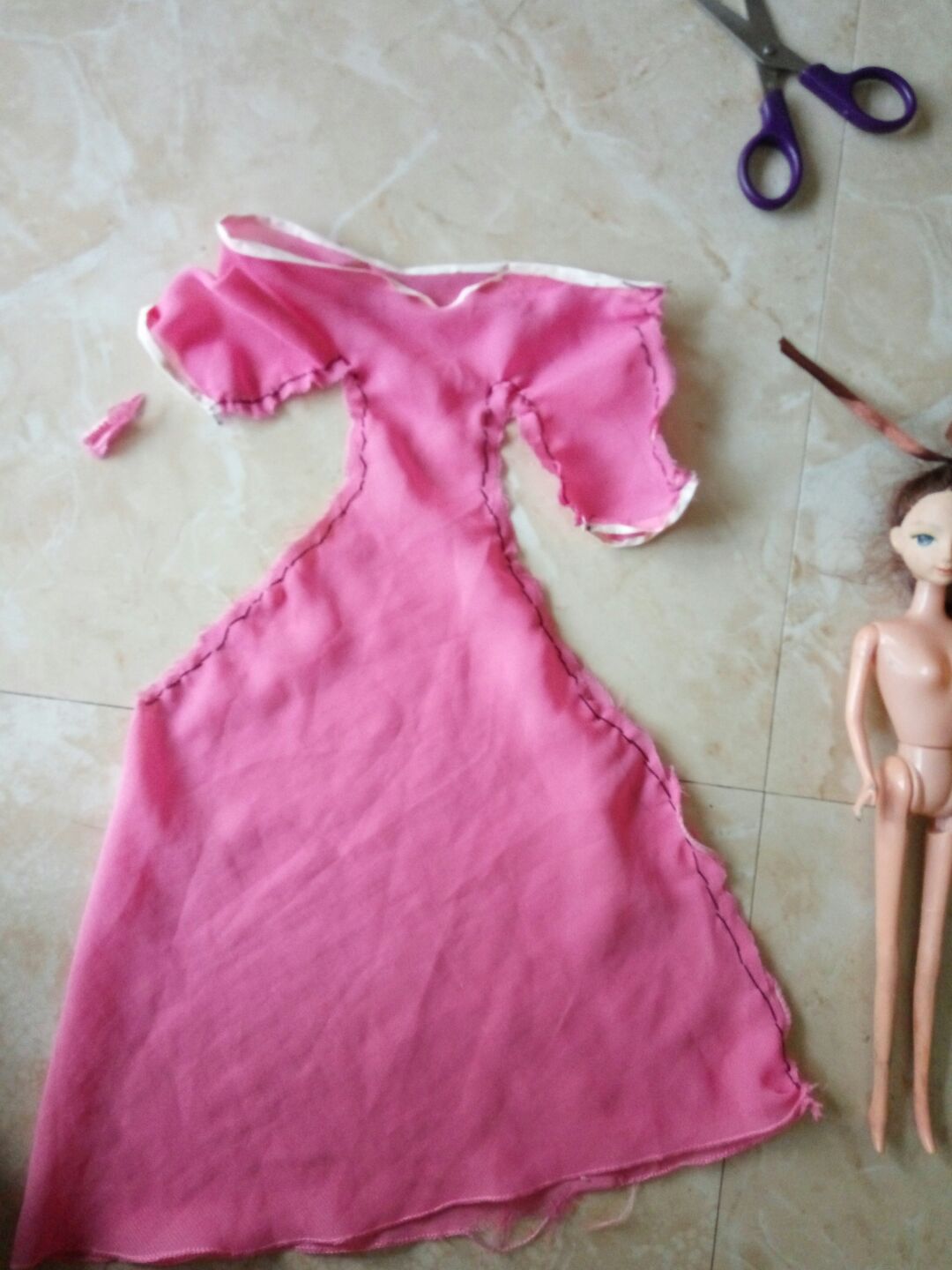 芭比娃娃古装玩具,制做芭比古装衣服,学做芭比古装衣服_大山谷图库